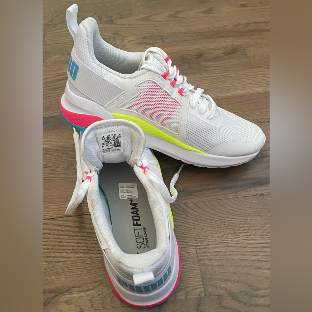 Puma Anzarun Women’s Athletic Shoe - Size 8 - Picture 2 of 5